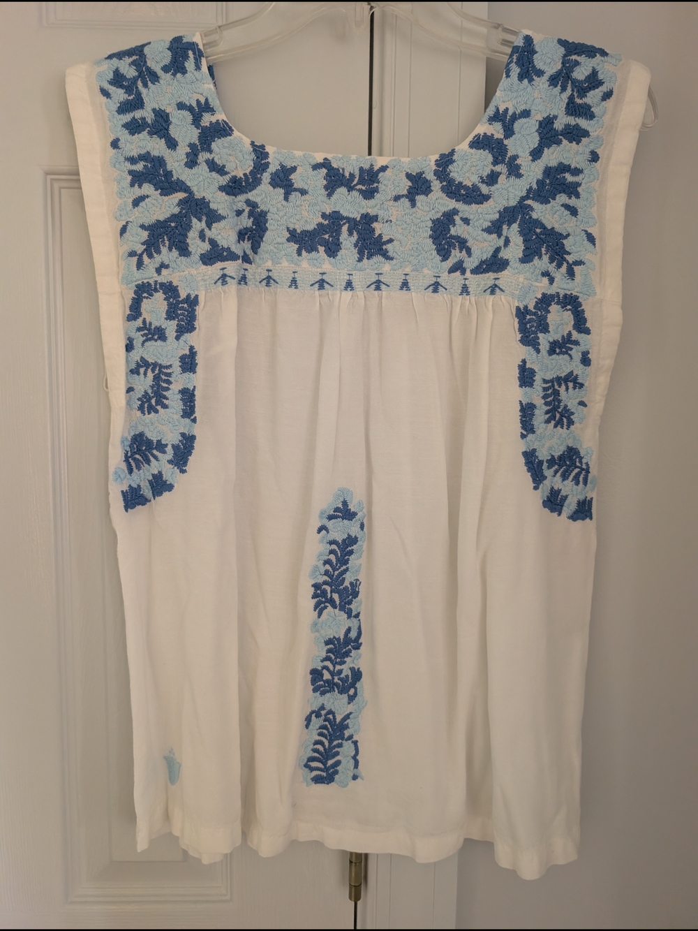 Jmarie Embroidered Scoop-Neck Sleeveless Top - White with Blue Floral Embroidery